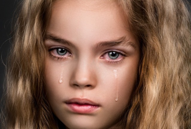 Плачещо момиче