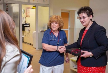 Служители на АДФИ дариха 5 445 лева за Клиниката по неонатология в „Майчин дом“