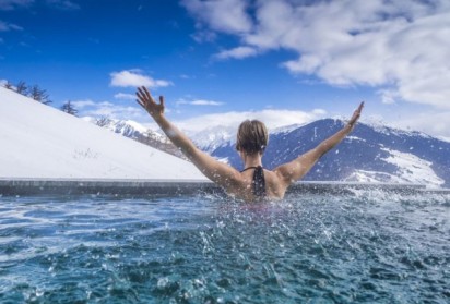 Къпането в студена вода пази от диабет. Какво още?