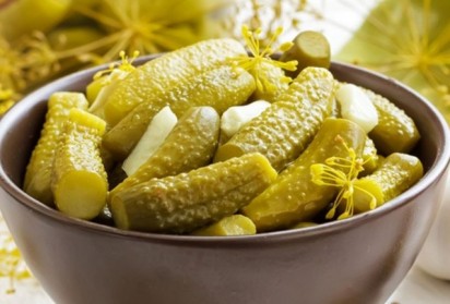Киселите краставички и киселото зеле топят коремните мазнини