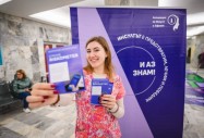 Млади лекари и студенти по медицина от Варна по „Пътека на знанието“ за инсулт на входа на Морската градина в петък